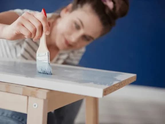 Jak pomalować meble z płyty - uniknij najczęstszych błędów malarskich Jak pomalować meble z płyty - uniknij najczęstszych błędów malarskich